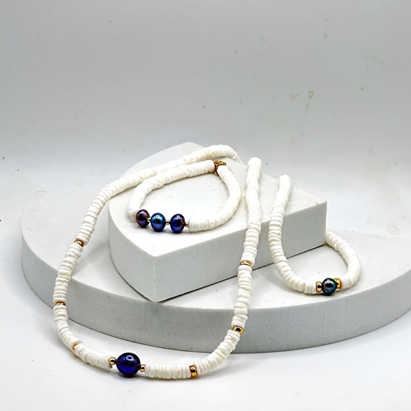 Beautiful Clamshell & Peacock Pearl Bracelet with 14k Gold Filled Components - Picture 5 of 6